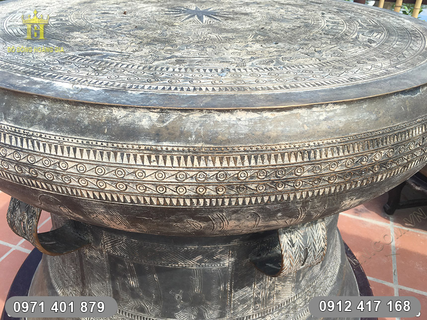 đ&uacute;c trống đồng đ&ocirc;ng sơn, ngọc lũ